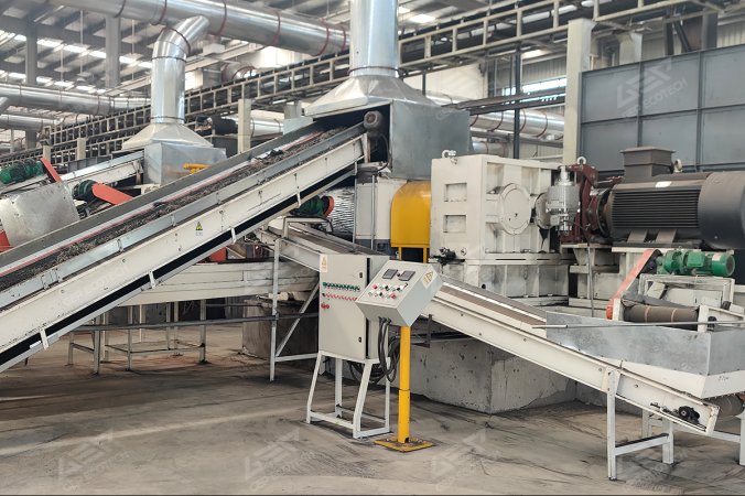 Grinder Karet untuk Proyek Pembuangan Ban Limbah di Henan, Cina