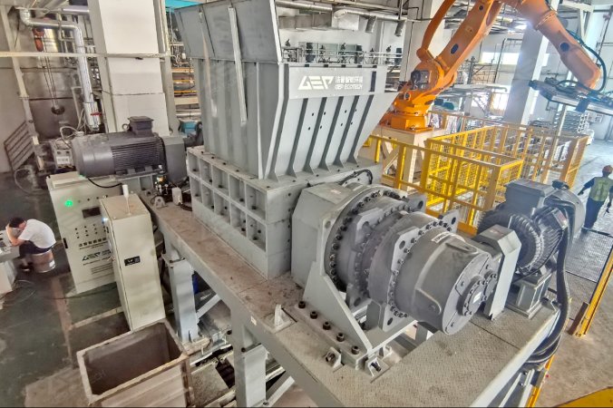 Dual Shaft Shredder Digunakan dalam Proyek Jalur Produksi CuO di Guangdong, Cina